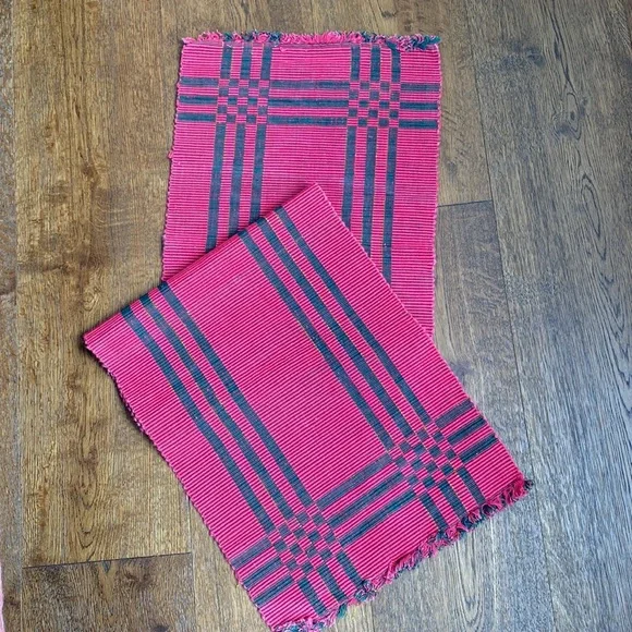 Holiday Table Runner - Picture 4 of 10